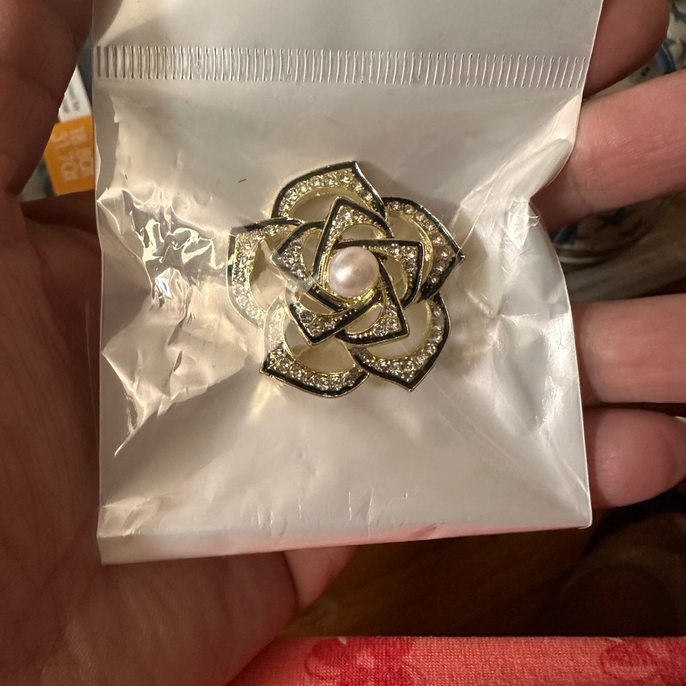 Fresh water pearl brooch